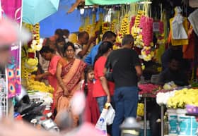 Many throng Little India for Deepavali shopping