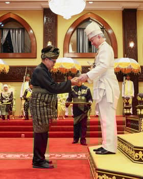 Datuk Lat dikurnia watikah gelaran Seniman Diraja, terus promosi budaya Malaysia