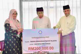 Mais donates RM200,000 to Palestinian aid fund