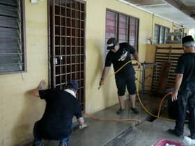 Team Selangor gerakkan 55 sukarelawan bantu bersih rumah mangsa bah