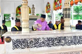 Sultan berkenan ziarah makam ayahanda, hadiri majlis tahlil