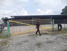 Empat bengkel haram di Pelabuhan Klang disita, terima arahan roboh struktur