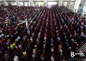 Masyarakat Islam tunai solat hajat, doakan kesejahteraan negara, rakyat