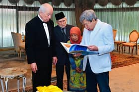 Sultan berkenan terima menghadap pakar kaligrafi Arab dari Jepun