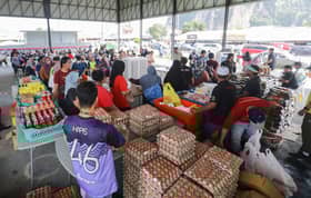 JER DUN Sungai Tua dapat sambutan, 200 pek daging, ikan habis kurang sejam