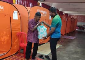 LZS hulur barang keperluan bantu tujuh keluarga terjejas bah di Kuala Selangor