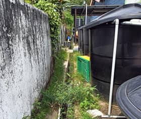 Abstrak air sungai tanpa kebenaran, premis proses ayam dikenakan tindakan