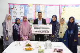 Wakaf Selangor serah sumbangan RM40,000 bina tapak perhimpunan sekolah