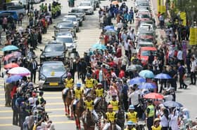 Tens of thousands welcome home Al-Sultan Abdullah, Tunku Azizah
