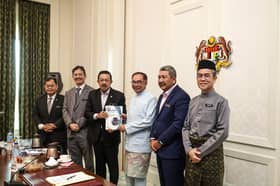 Laporan kajian sistem saraan perkhidmatan awam diserah kepada Perdana Menteri