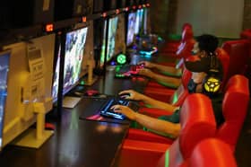 E-sports job market thrives as popularity soars among young enthusiasts