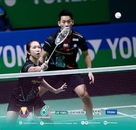Ucap selamat tinggal, beregu campuran tinggalkan arena badminton
