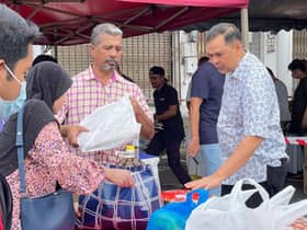 Ringan beban sambut perayaan, 400 keluarga DUN Dusun Tua terima baucar beli-belah