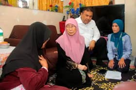 Dr Wan Azizah offers support to fireworks tragedy victims' families