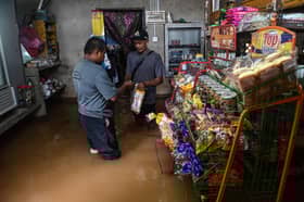 Kedai runcit jadi tumpuan walaupun turut dilanda banjir
