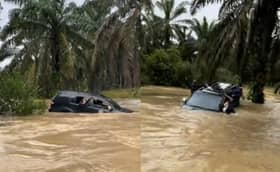 Petugas Jakoa berdepan detik cemas, kereta dihanyut arus ketika misi bantuan bah