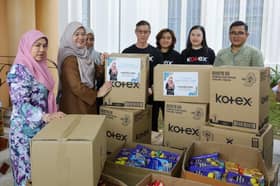 Wanita KEADILAN agih barangan keperluan bantu mangsa bah Pantai Timur