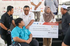 Skim INSAN: Pemuda kudung kaki kanan syukur terima pampasan RM10,000