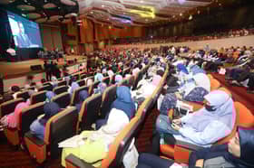 Cuepacs: Naikkan gaji penjawat awam lebih awal untuk depani kos sara hidup