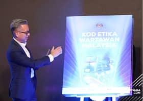 Govt launches journalists’ code of ethics, emphasises on integrity, professionalism 