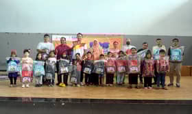 1,200 ahli Tawas DUN Batu Tiga terima bantuan masuk sekolah