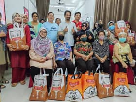 Ringan beban golongan B40, 1,000 kampit beras diagih sekitar Pelabuhan Klang