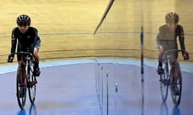 Kejohanan basikal trek Asia, bintang muda Izzah Izzati raih emas keirin