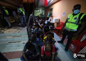 263 individu termasuk pelacur ditahan di bangunan hotel tinggal, tidak beroperasi