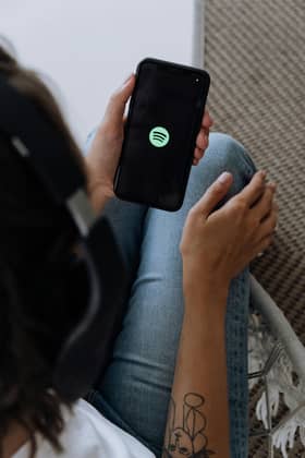 EU to hit Apple with antitrust violations in Spotify case