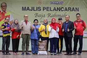 Selangor negeri pertama terima Baja Rahmah libat 500 petani terpilih