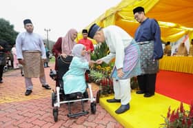 Selangor Sultan breaks fast with UPM staff, students