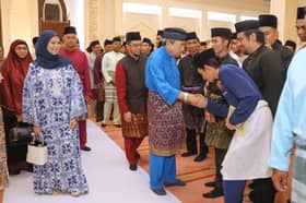 Sultan Selangor berbuka puasa bersama warga UiTM, serah sumbangan raya