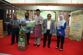 MBPJ donates furniture, vouchers, Aidilfitri treats to 11 families