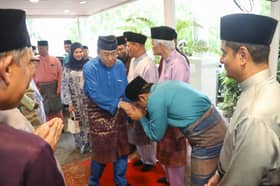 Sultan Sharafuddin breaks fast with UiTM staff, students