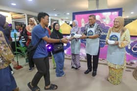 PKNS distributes 5,000 bubur lambuk to public, food packs to disabled