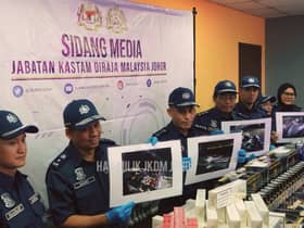 Kastam rampas rokok seludup bernilai RM18.3 juta di Pelabuhan Tanjung Pelepas