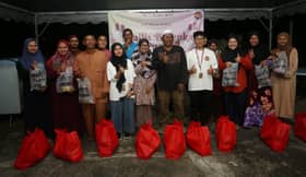 Lending hand: Orang Asli Broga community gets food basket donations