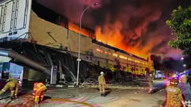 123 bomba, polis, Rela dan APM terlibat padam kebakaran pasar raya