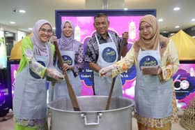 PKNS agih 5,000 bubur lambuk, pek makanan asas kepada OKU