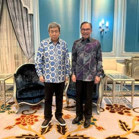 Sultan nikmati santapan minum petang bersama PM sempena Aidilfitri