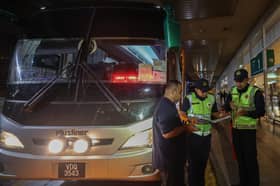 Guna TikTok ketika memandu, JPJ saman tiga pemandu bas ekspres