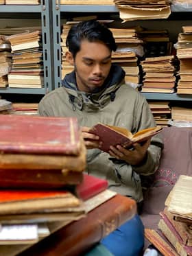 Malaysian student in Egypts collects centuries-old archipelago books
