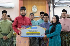 Raja Muda distributes RM70,000 in zakat aid to Hulu Langat asnaf community