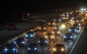 Aliran trafik utama menuju Lembah Klang perlahan malam ini