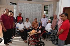 Anwar hulur sumbangan tampung kos ubat kanak-kanak hilang upaya kekal