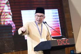Anwar pulangkan elaun pengerusi Khazanah, tegas tidak terima gaji PM