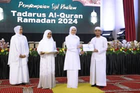 Tengku Permaisuri berkenan sampaikan sijil kepada peserta khatam al-Quran