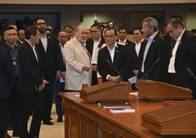King visits Parliament of Singapore