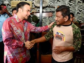 Anwar sampaikan sumbangan kepada Ebby Yus, doakan terus kuat, segera sembuh