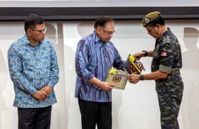 PM Anwar witnesses Sultan Nazrin Shah 69 Commando Camp handover
